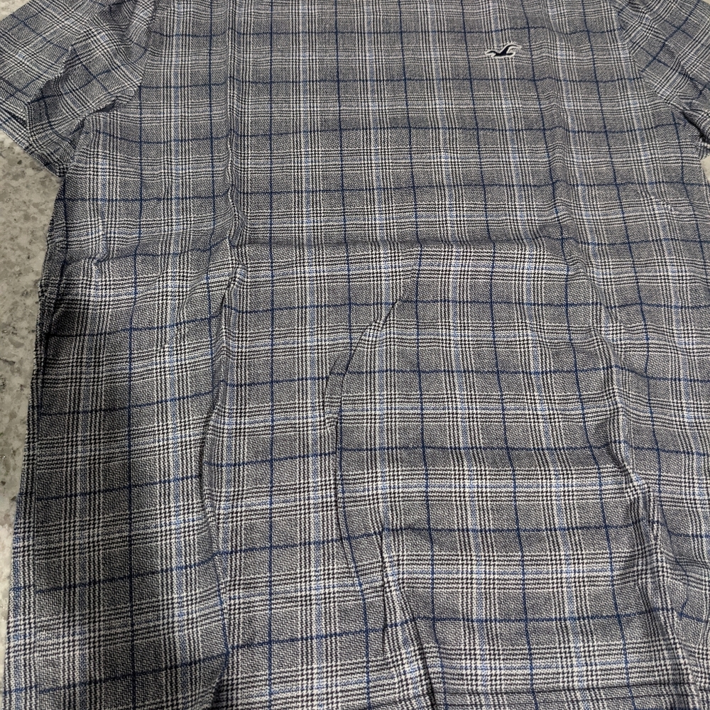 Hollister tees, size L